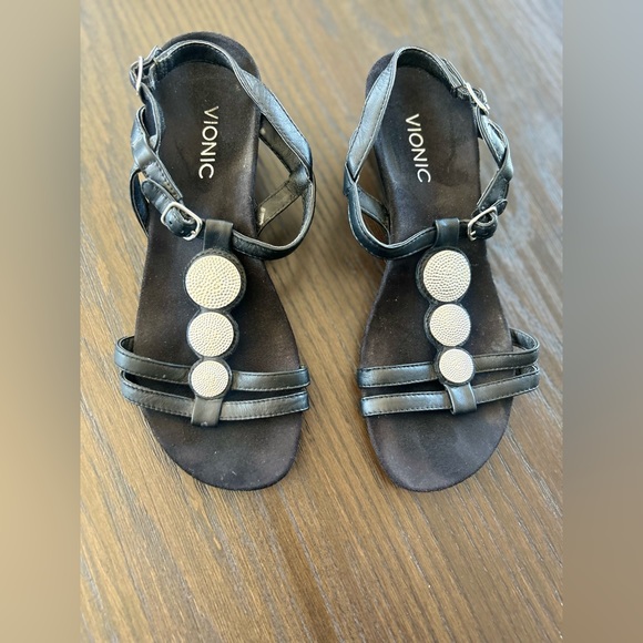 Vionic noleen sandals wedge heels black leather strap medallion detail slingback - Picture 5 of 8